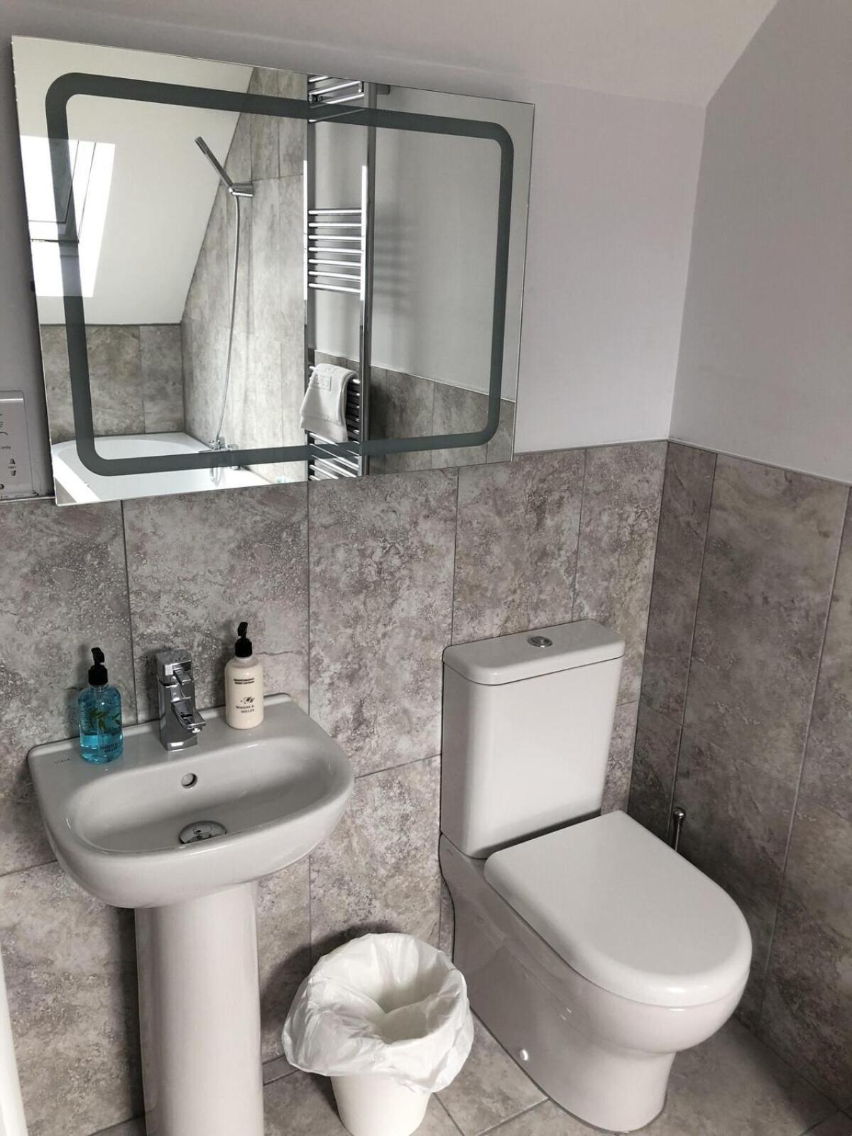 Hamilton Arms Suites Мидхерст Номер фото