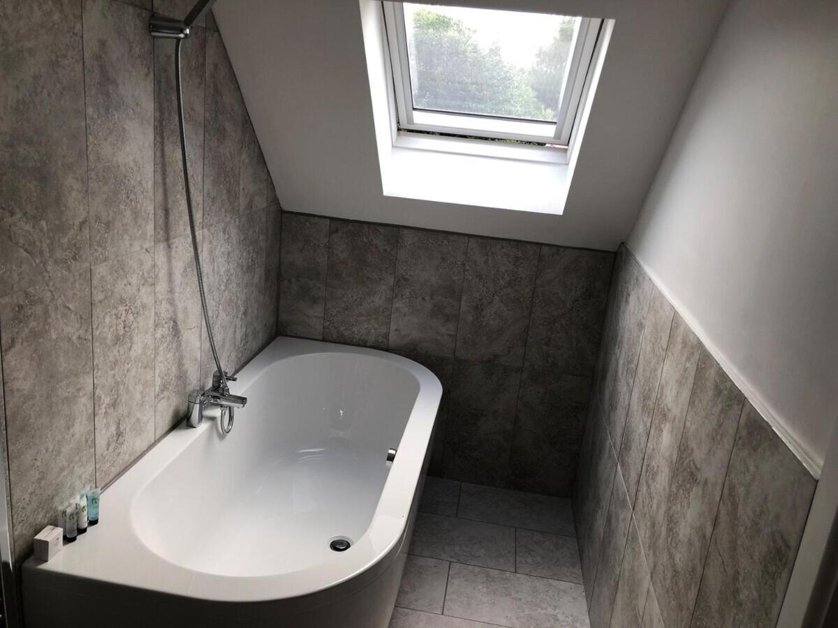 Hamilton Arms Suites Мидхерст Номер фото