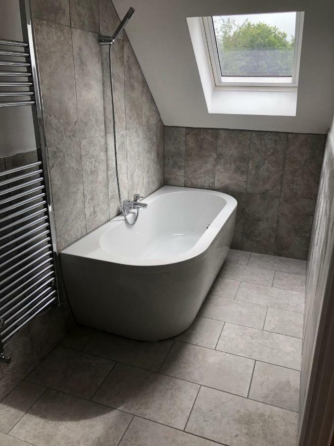 Hamilton Arms Suites Мидхерст Экстерьер фото
